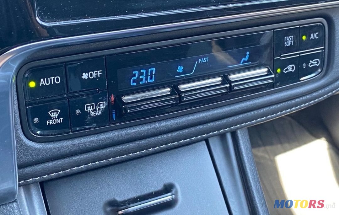 2015' Toyota Auris photo #5