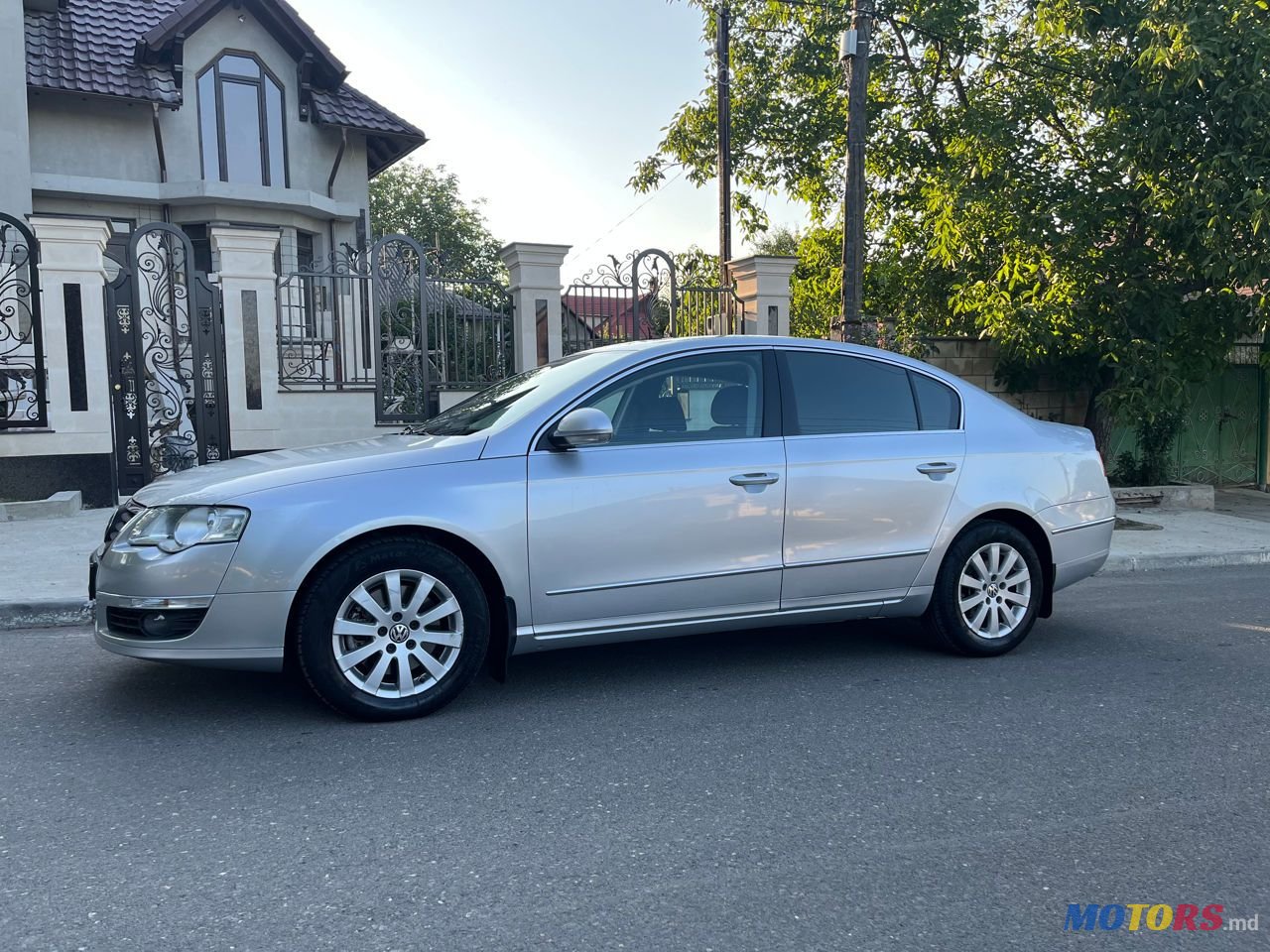 2008' Volkswagen Passat photo #2