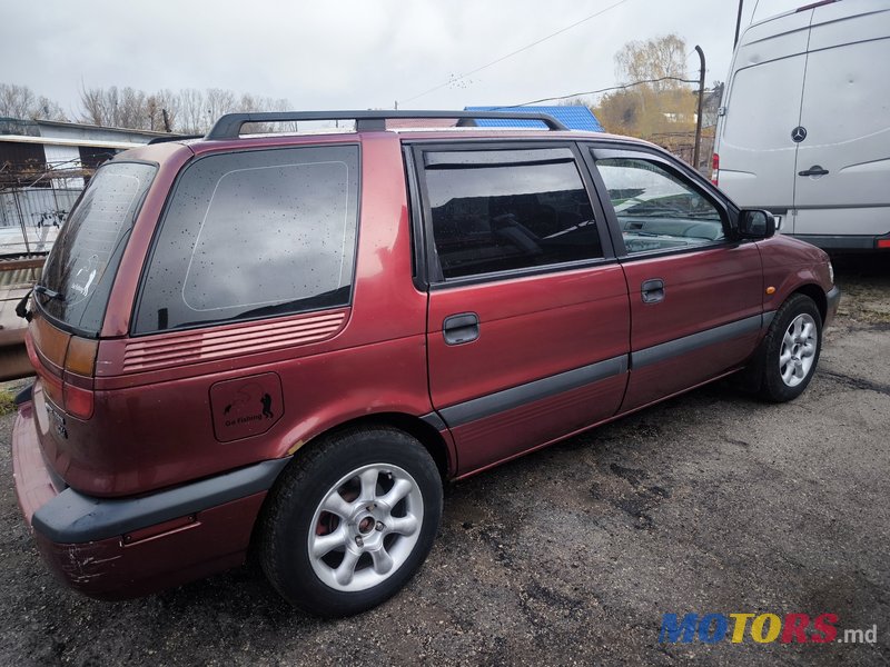 1998' Mitsubishi Space Wagon photo #3