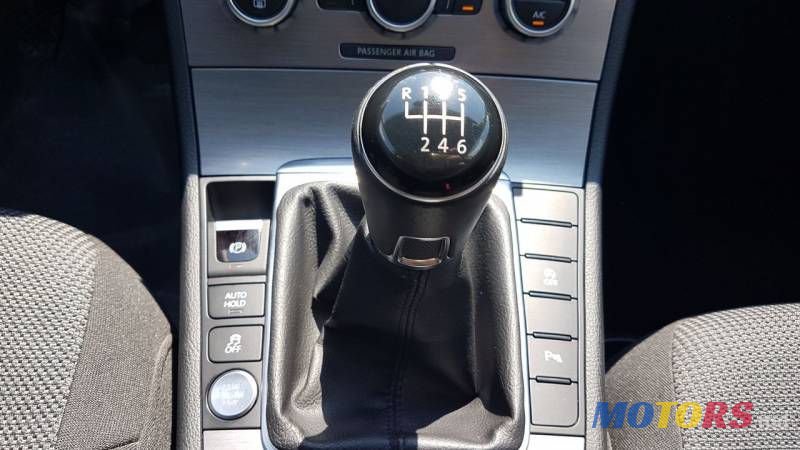 2013' Volkswagen Passat photo #6