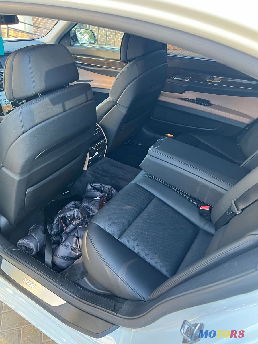 2010' BMW 7 Series photo #5