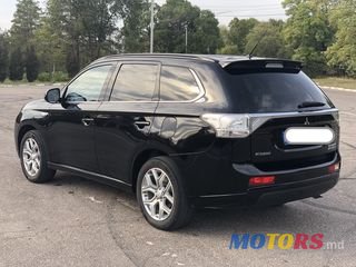 2014' Mitsubishi Outlander photo #2
