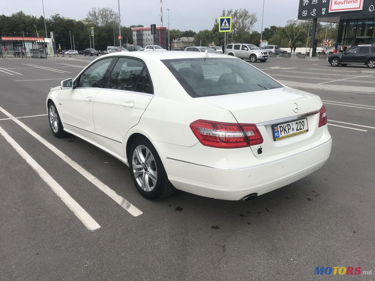 2011' Mercedes-Benz E Класс photo #4