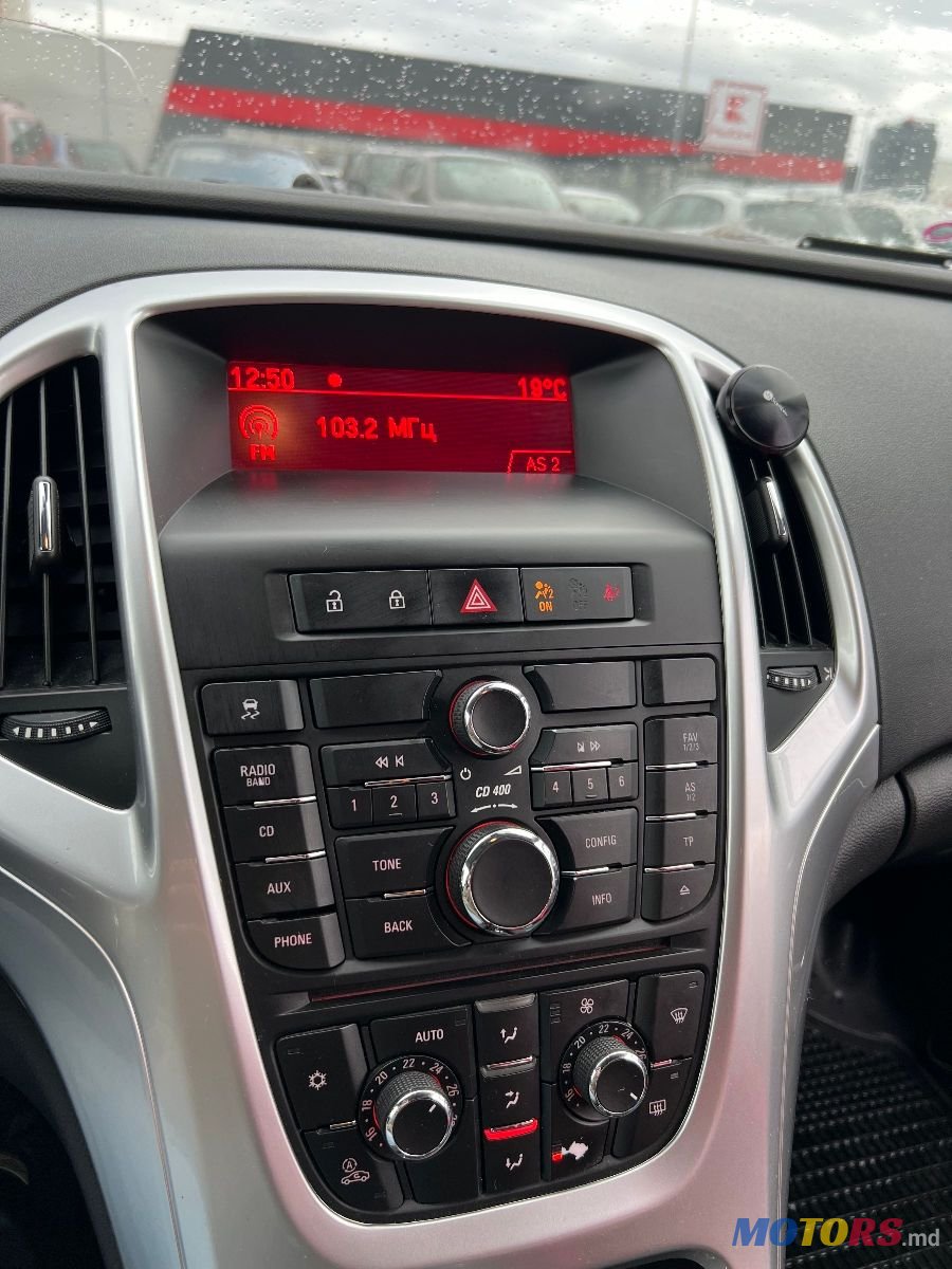 2010' Opel Astra photo #5