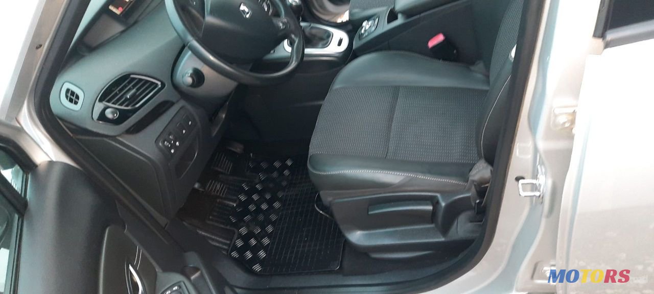 2013' Renault Grand Scenic photo #5