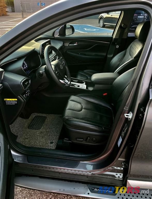 2019' Hyundai Santa Fe photo #5