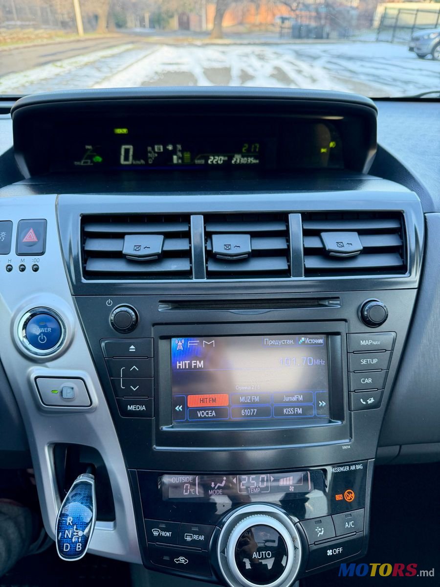 2013' Toyota Prius + photo #5