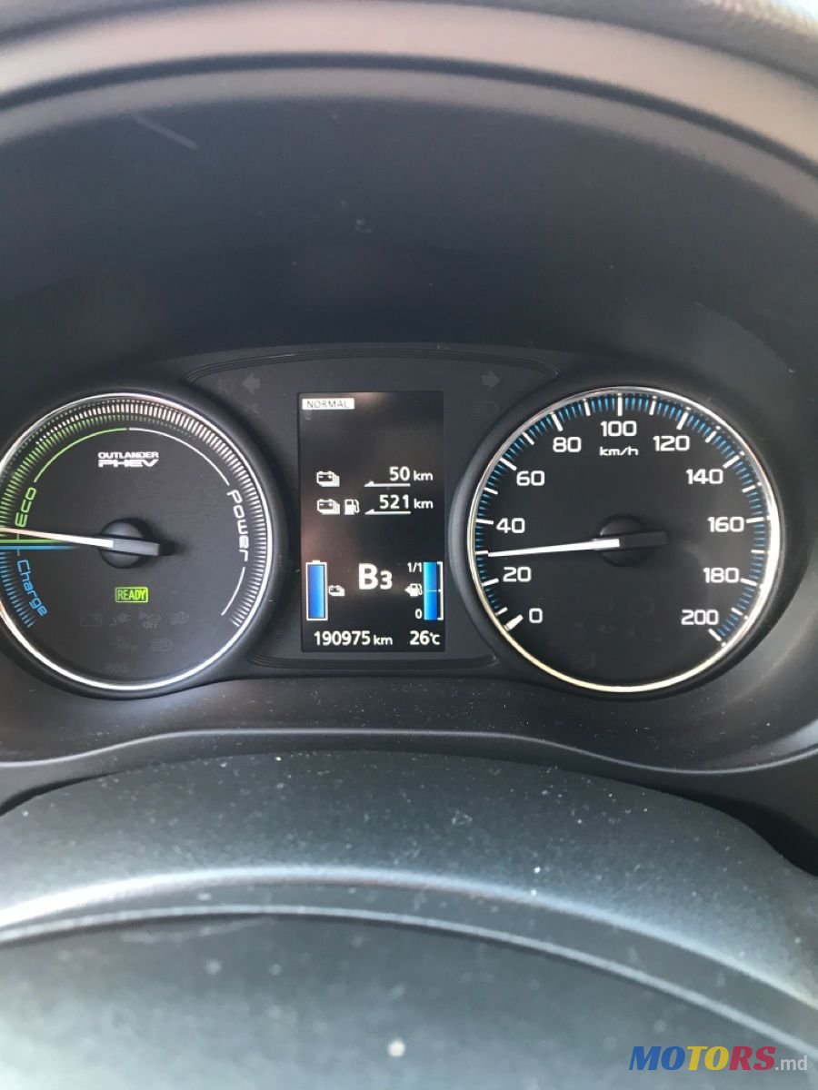 2016' Mitsubishi Outlander photo #2