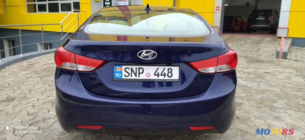 2013' Hyundai Elantra photo #2