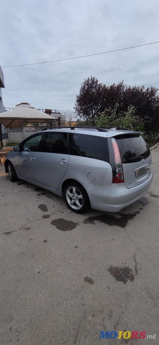 2006' Mitsubishi Grandis photo #2
