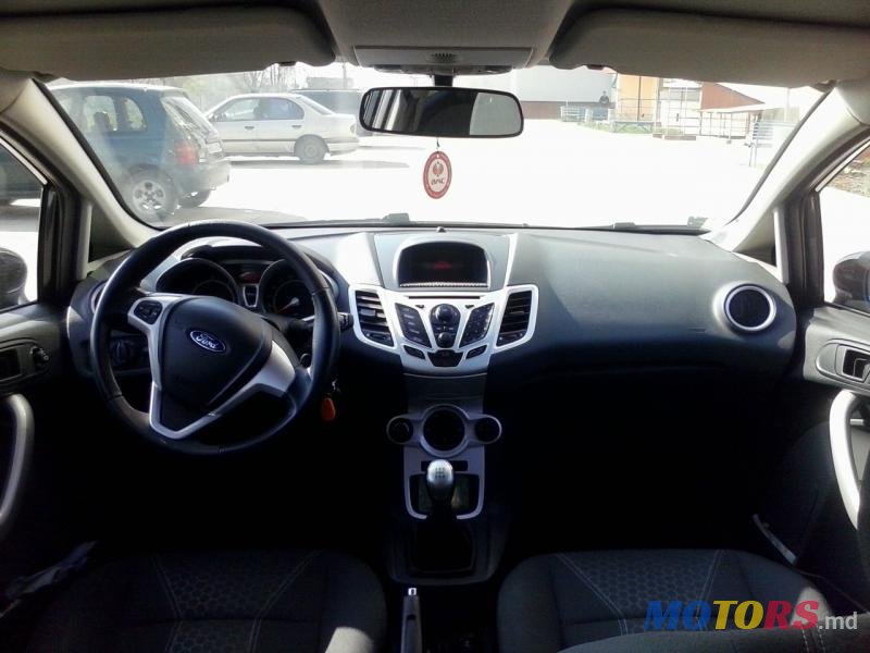 2009' Ford Fiesta photo #4