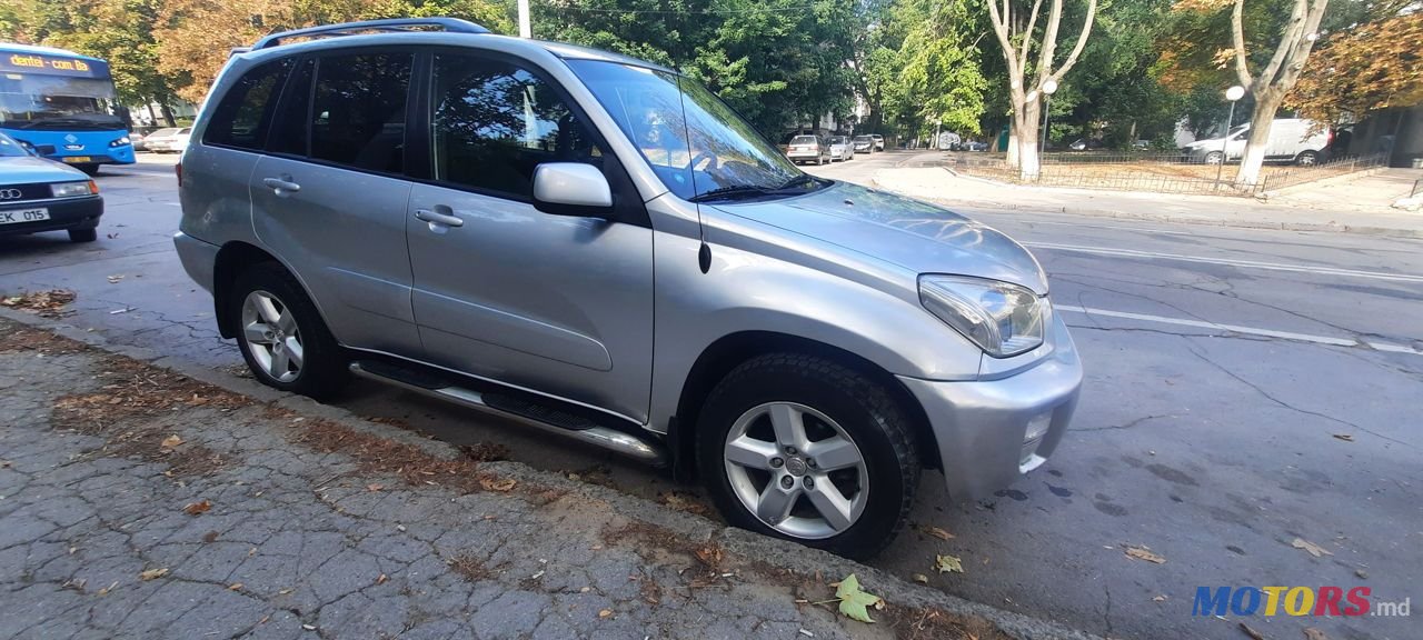 2004' Toyota RAV4 photo #1