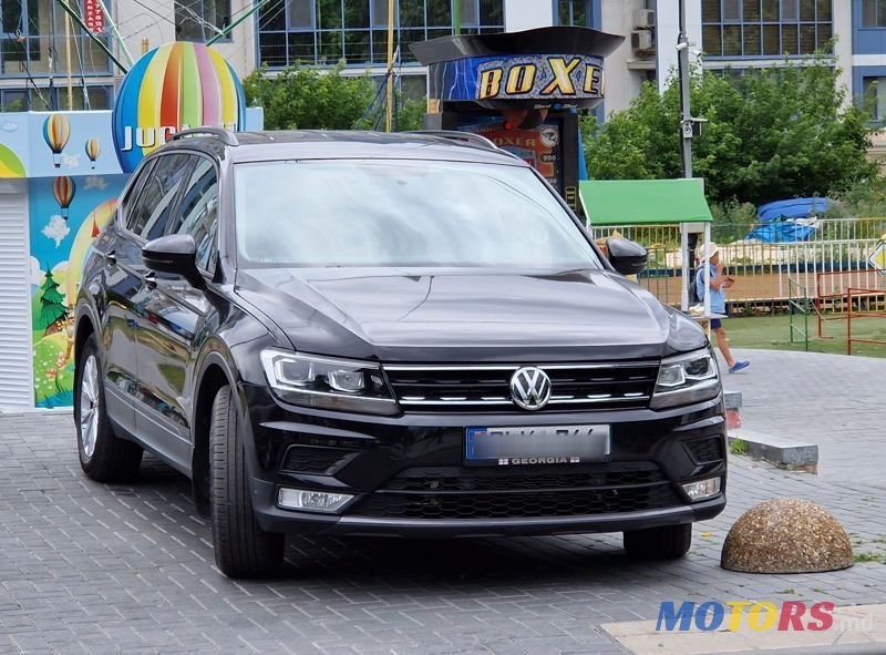 2017' Volkswagen Tiguan photo #4