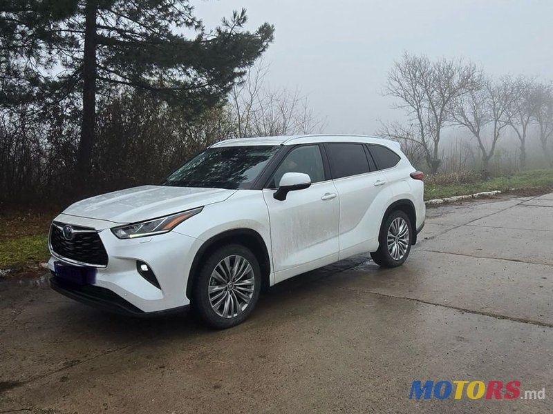 2022' Toyota Highlander photo #3