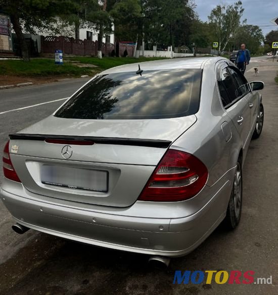 2005' Mercedes-Benz E-Class photo #2