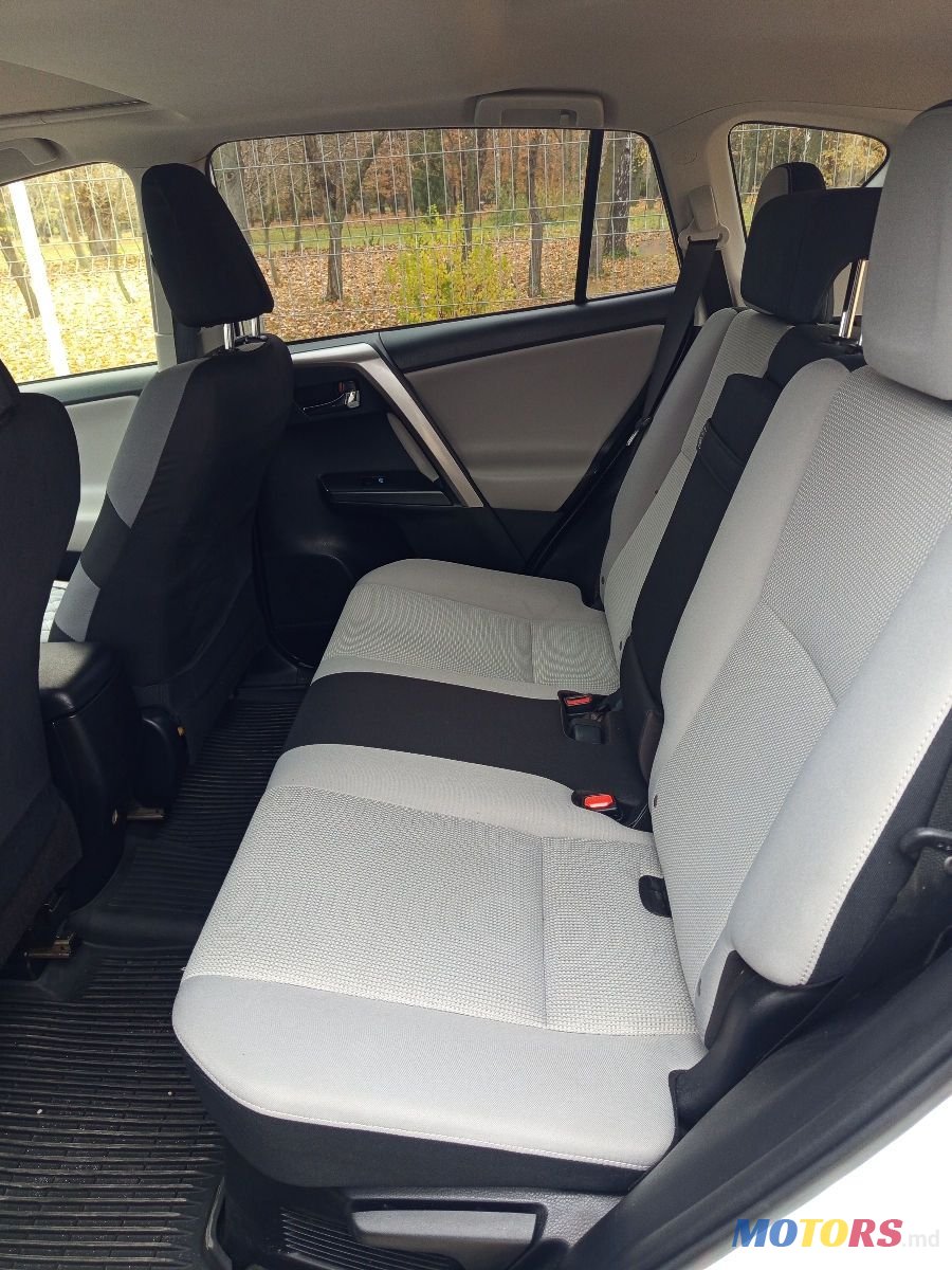 2018' Toyota RAV4 photo #5