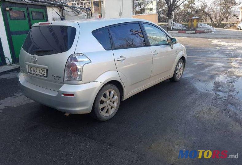 2005' Toyota Corolla Verso photo #1