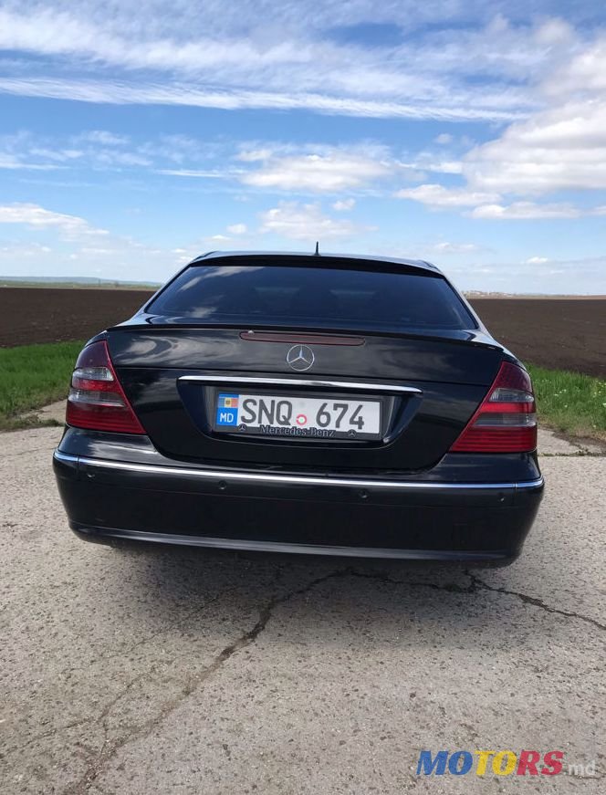 2004' Mercedes-Benz E Класс photo #4