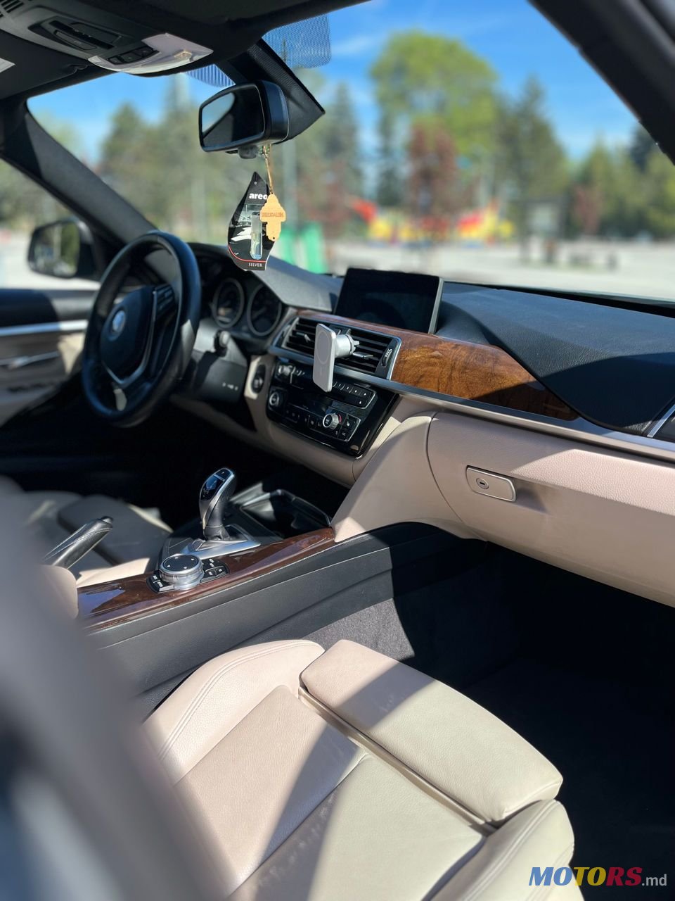 2017' BMW 3 Series photo #6