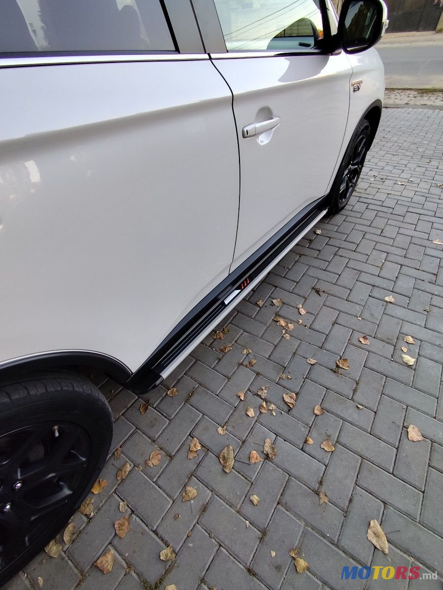 2014' Mitsubishi Outlander photo #4