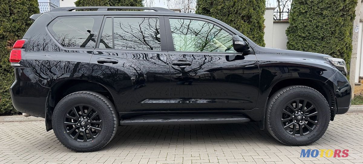 2016' Toyota Land Cruiser Prado photo #3