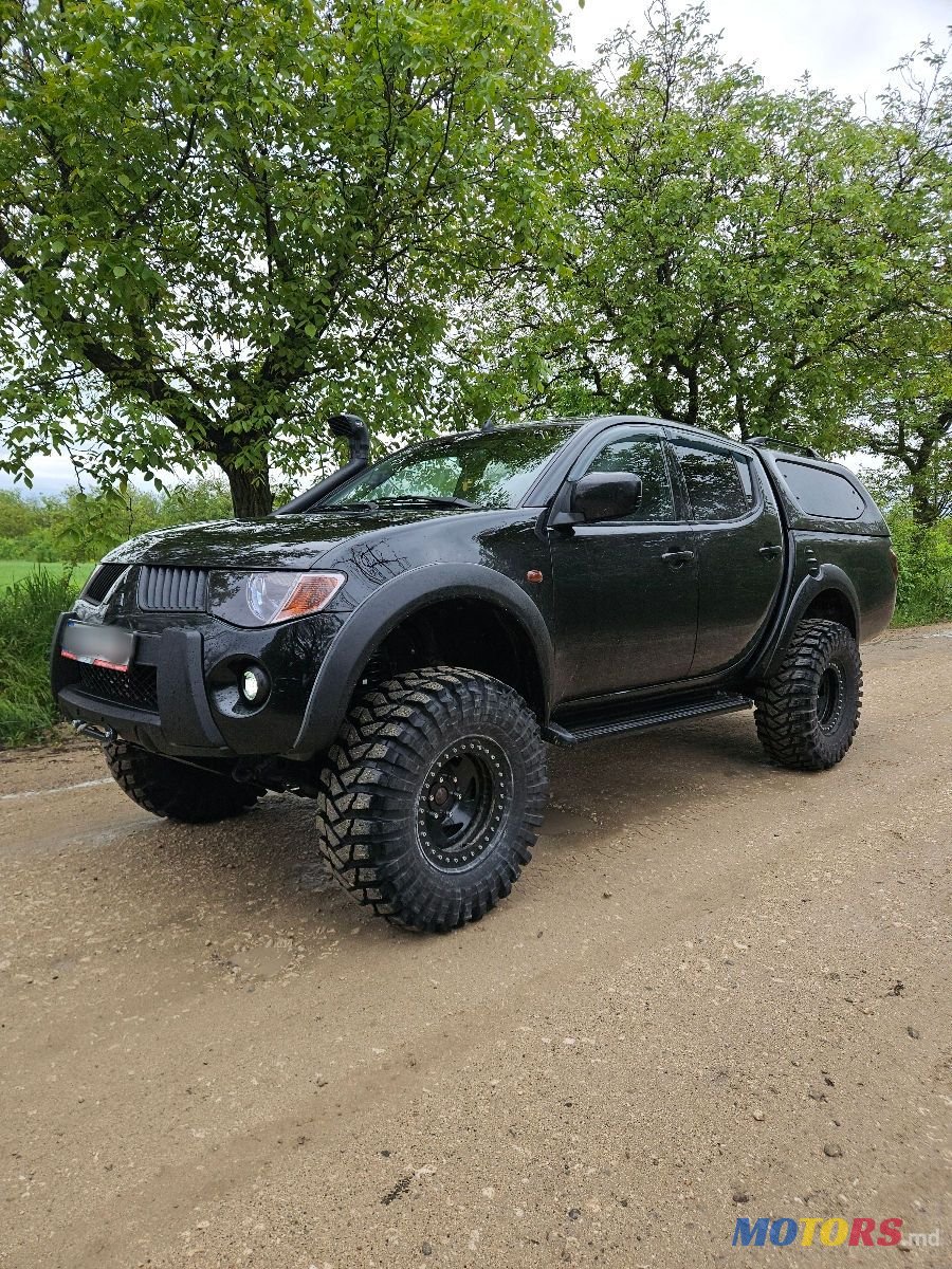 2009' Mitsubishi L200 photo #2