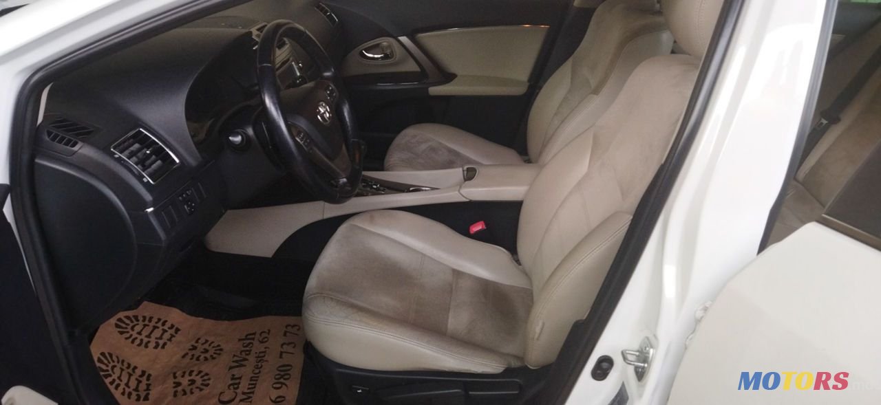 2013' Toyota Avensis photo #1