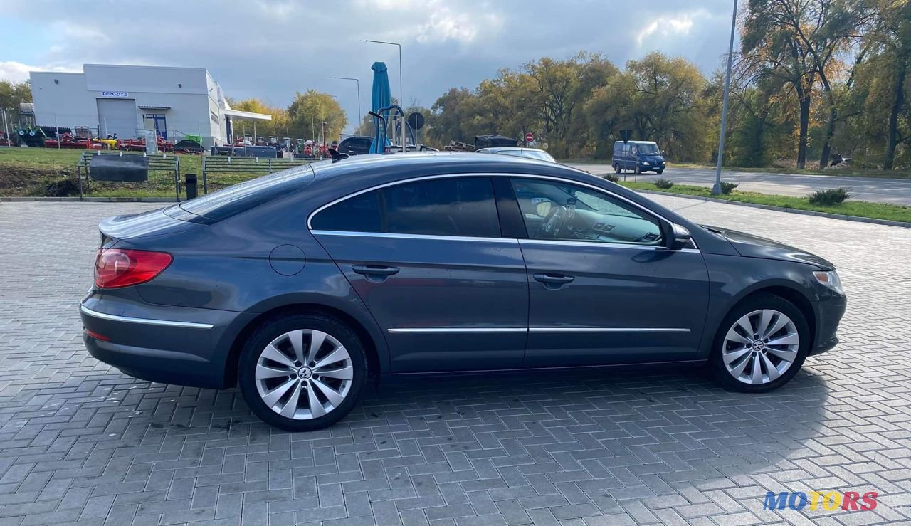 2011' Volkswagen Passat photo #6