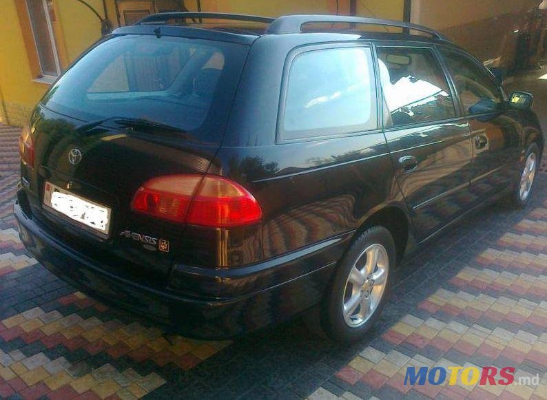 2003' Toyota Avensis photo #1