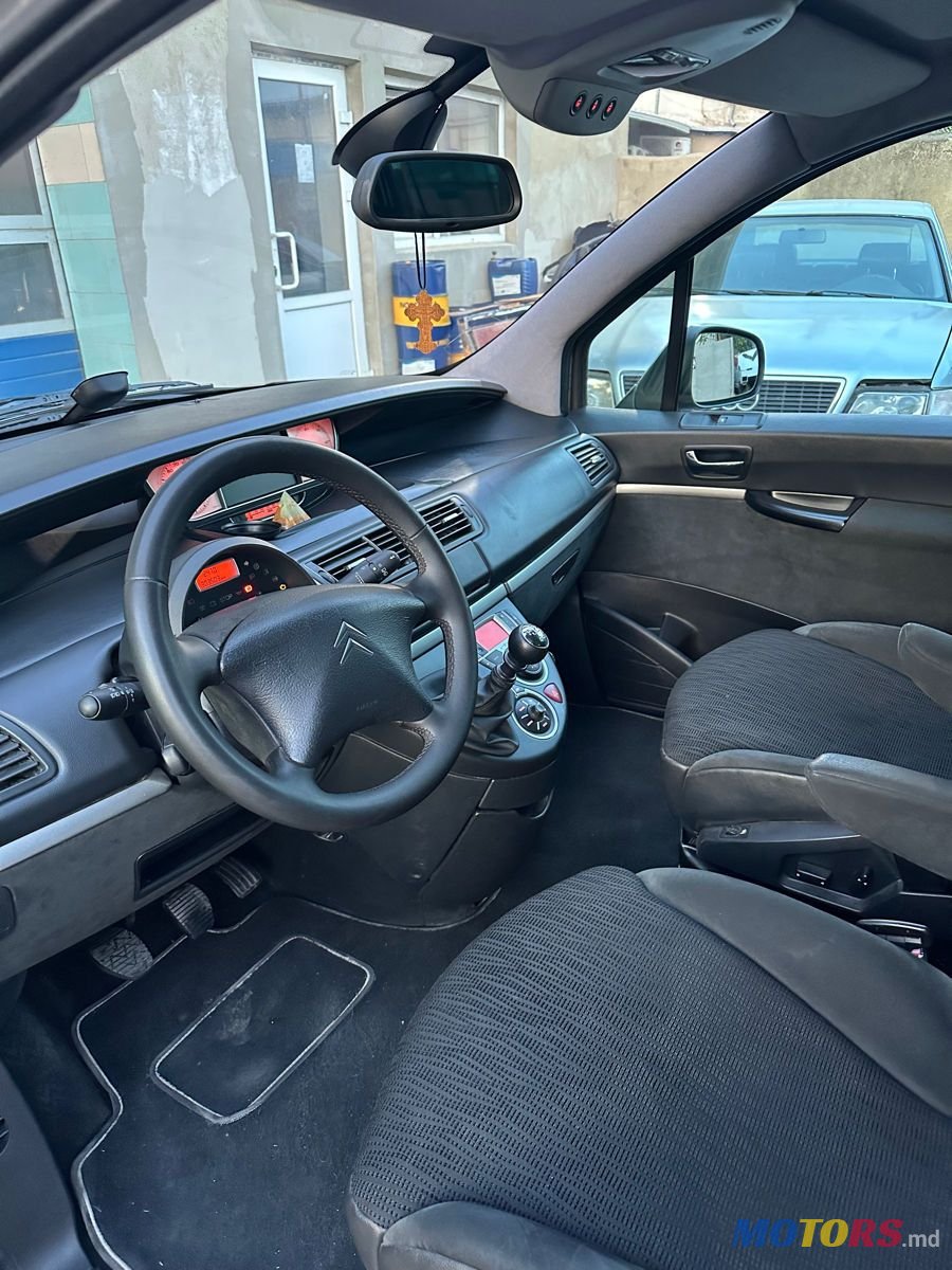 2012' Citroen C8 photo #4