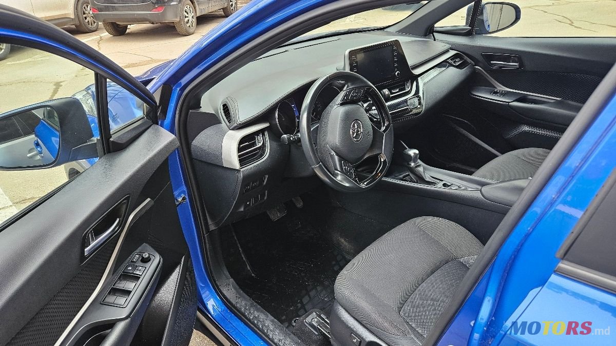 2021' Toyota C-HR photo #2