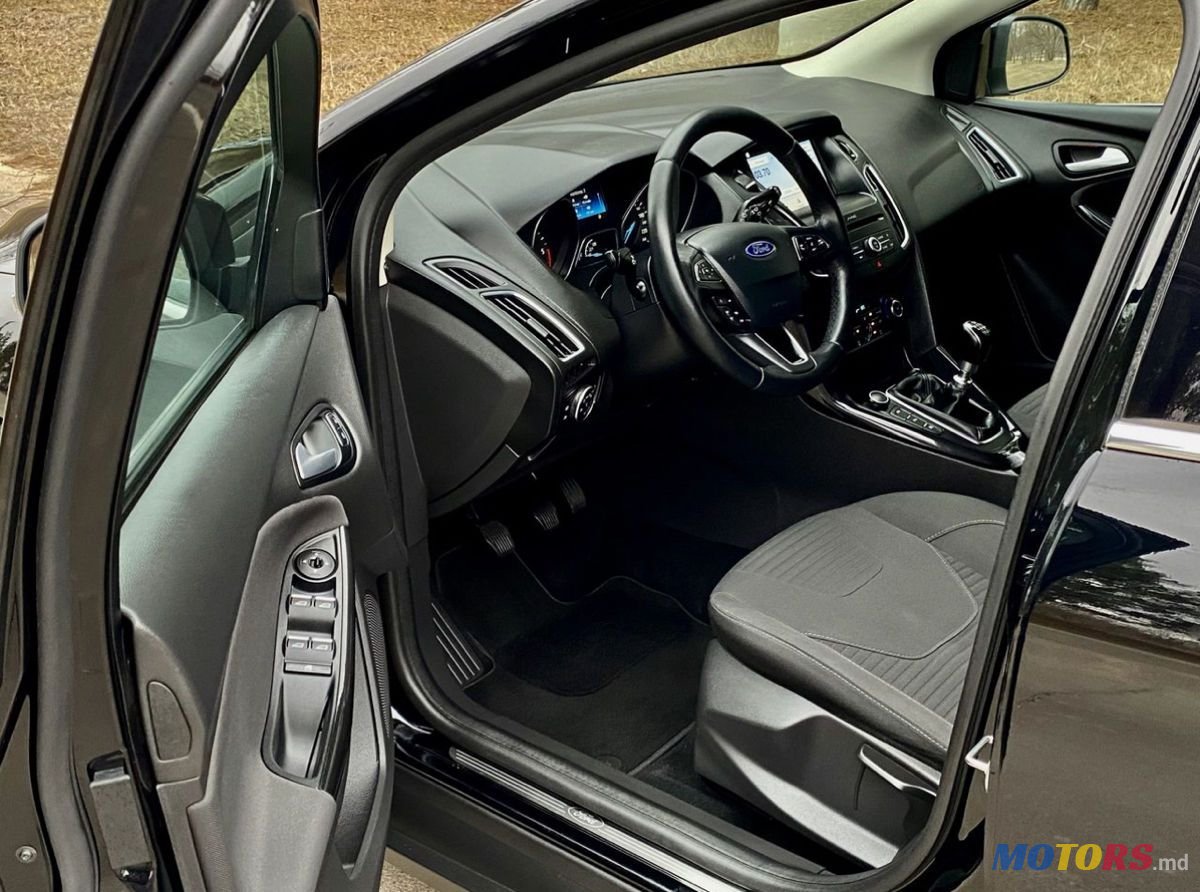 2016' Ford Focus photo #5