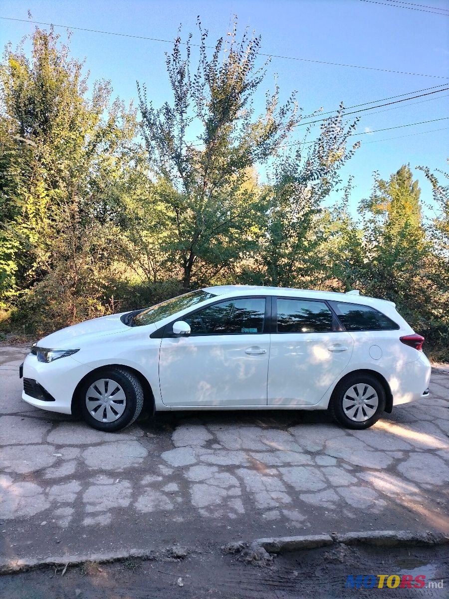2016' Toyota Auris photo #4