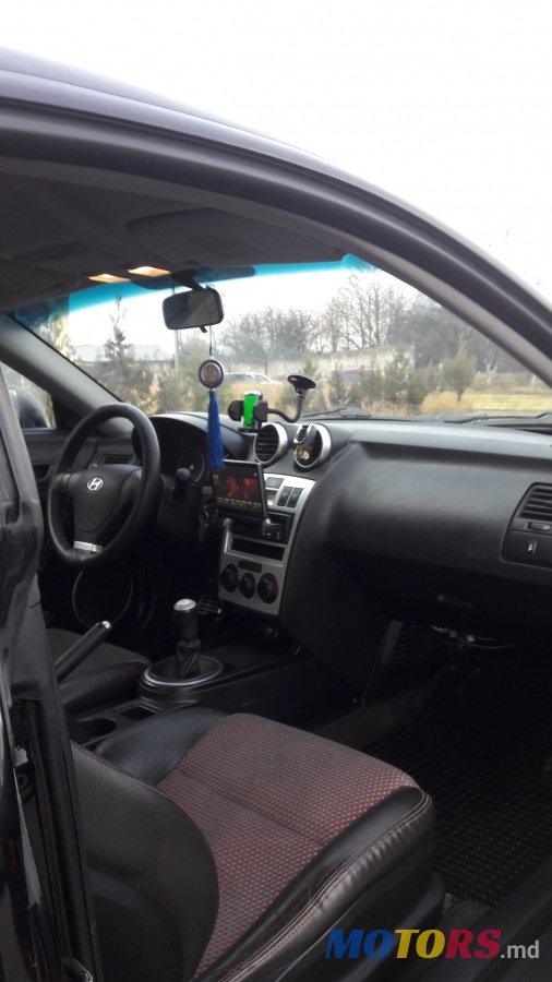 2005' Hyundai Coupe photo #3