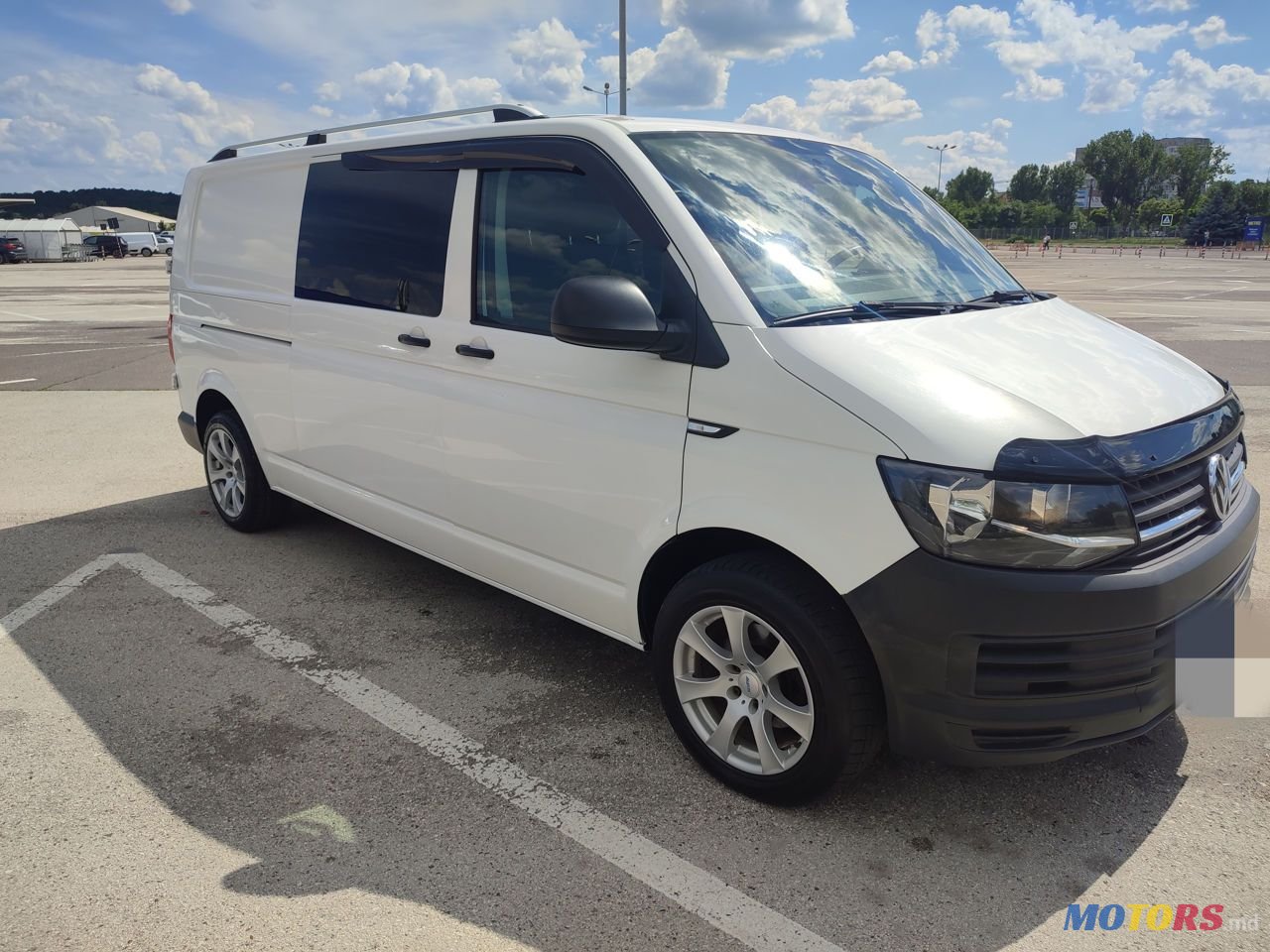 2015' Volkswagen Transporter photo #3