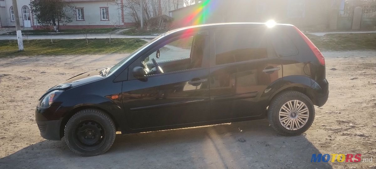 2007' Ford Fiesta photo #2