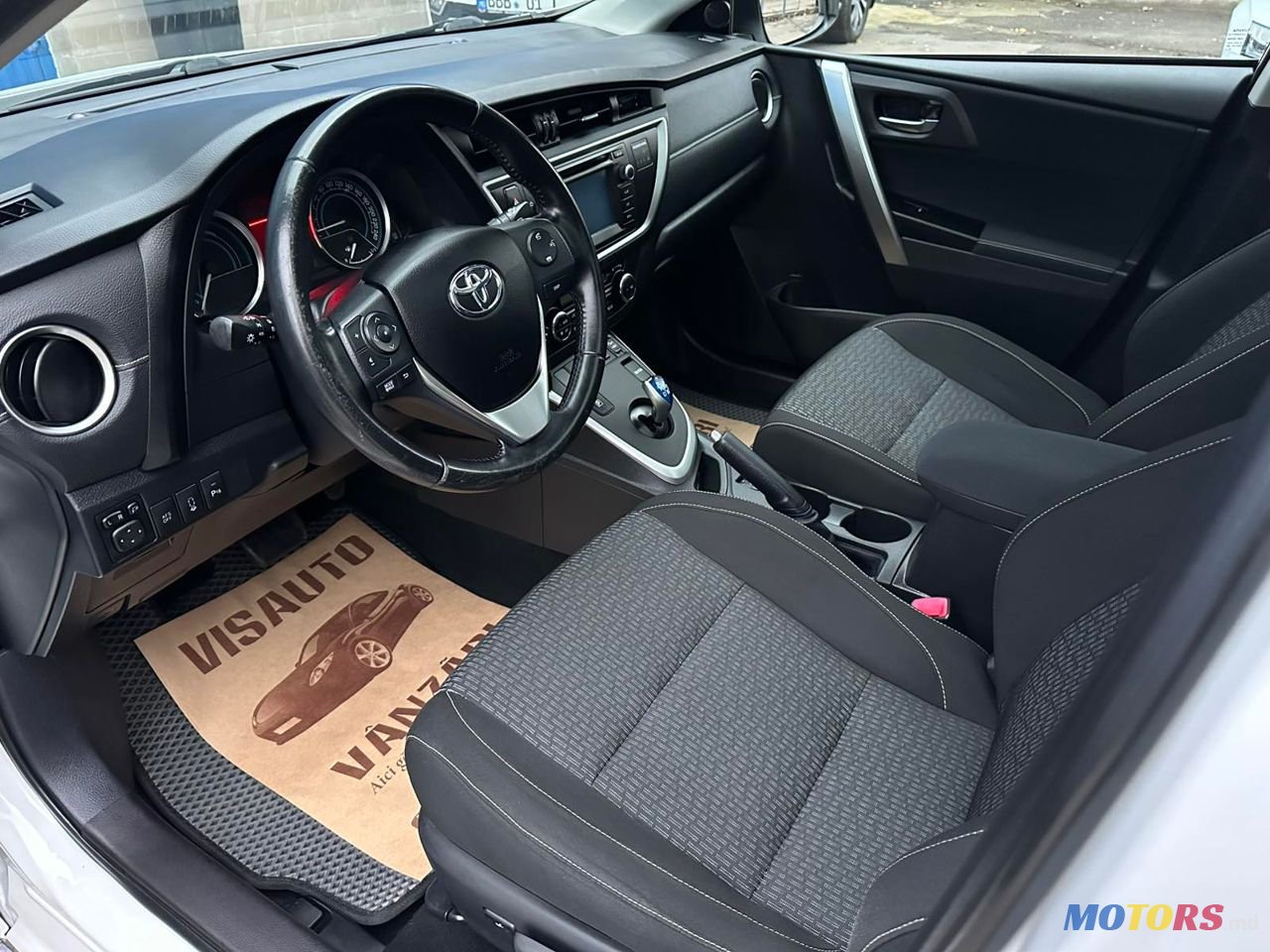 2014' Toyota Auris photo #6