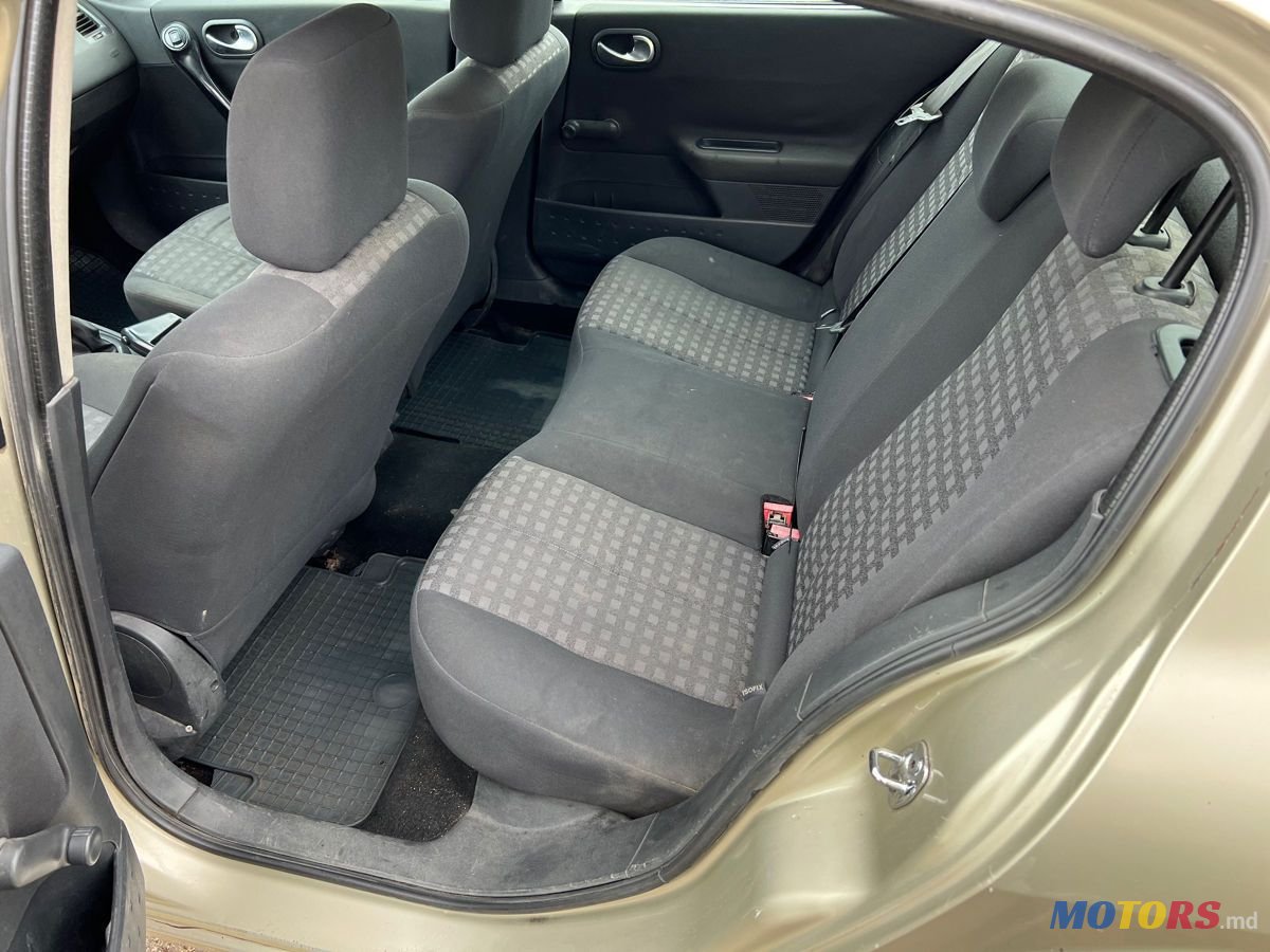 2007' Renault Megane photo #5