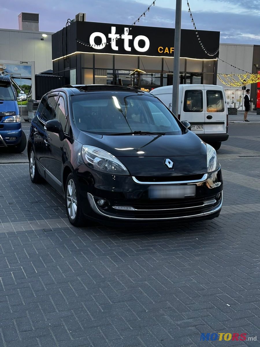 2012' Renault Grand Scenic photo #1
