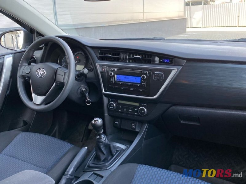 2014' Toyota Auris photo #3