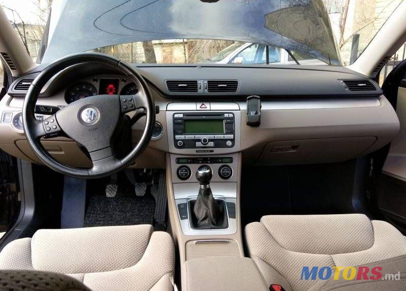 2008' Volkswagen Passat photo #1