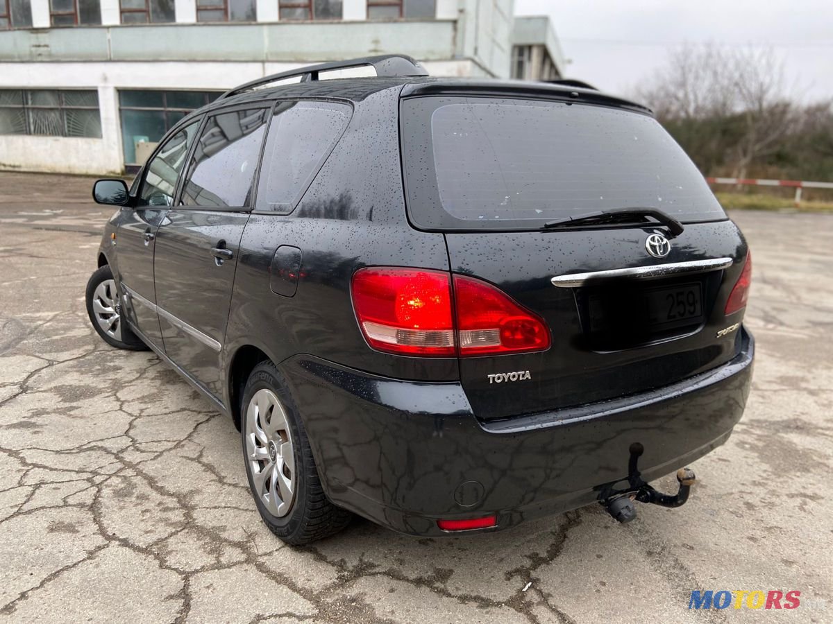 2003' Toyota Avensis Verso photo #4