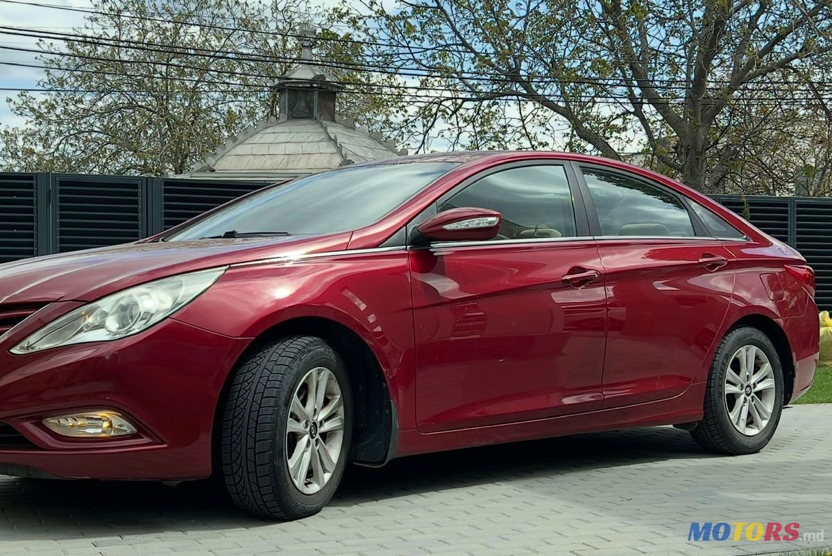 2011' Hyundai Sonata photo #1