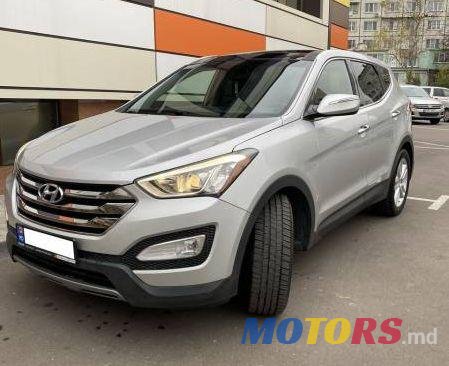 2012' Hyundai Santa Fe photo #3