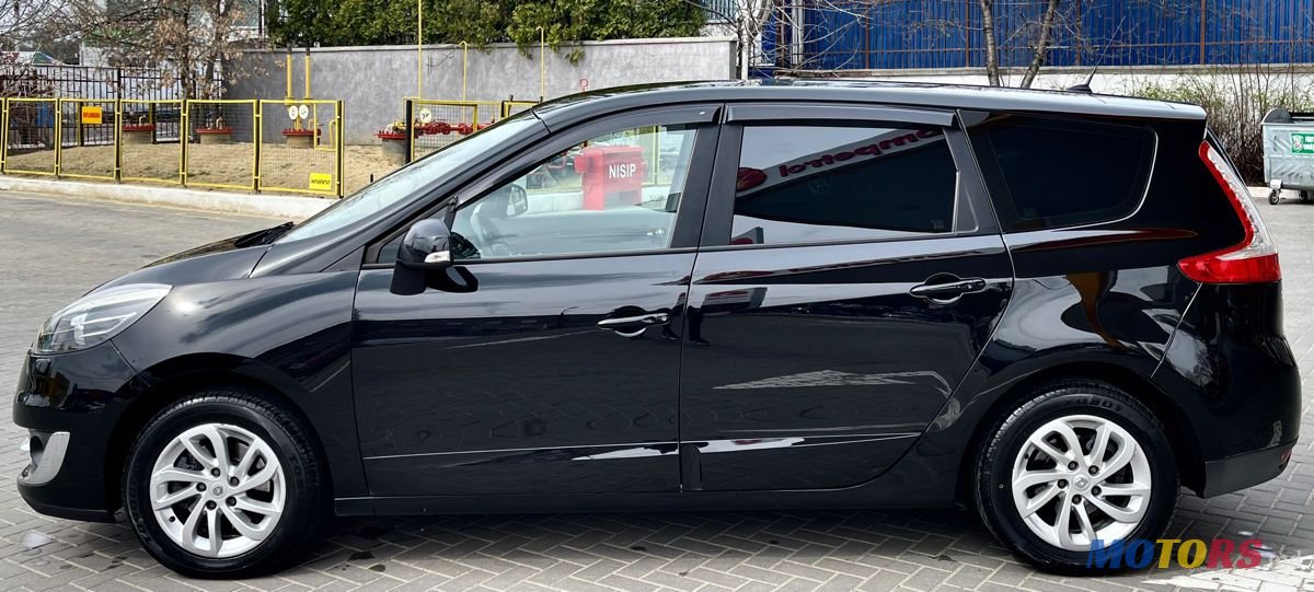 2013' Renault Grand Scenic photo #3