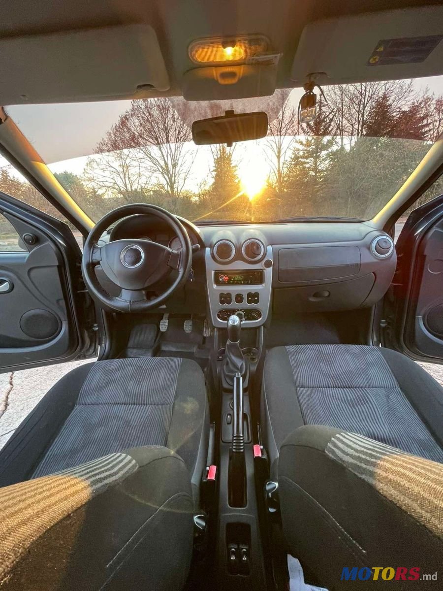 2009' Dacia Logan photo #5