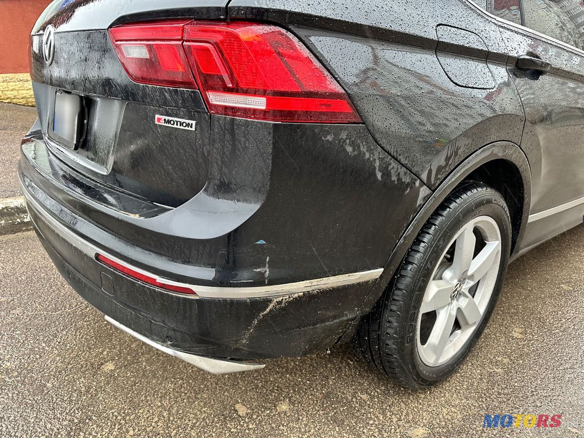 2019' Volkswagen Tiguan photo #4