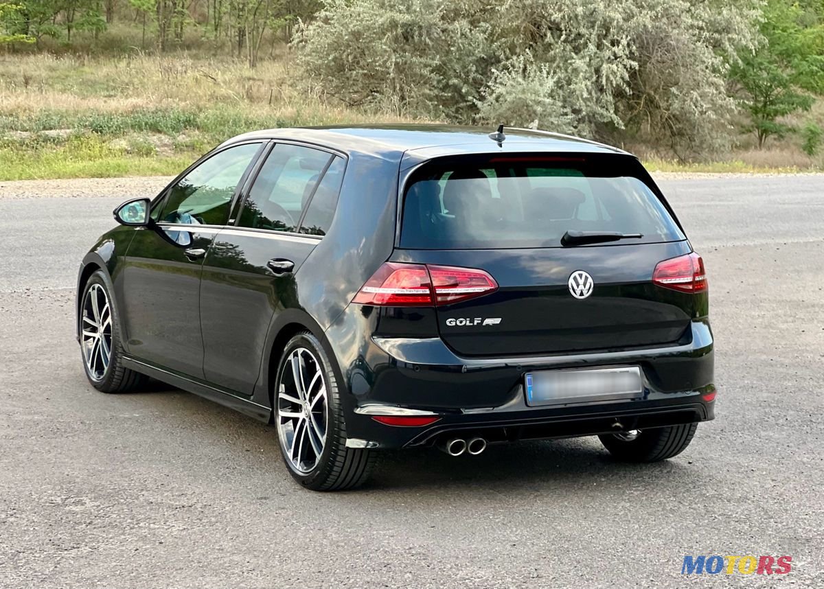 2017' Volkswagen Golf photo #4