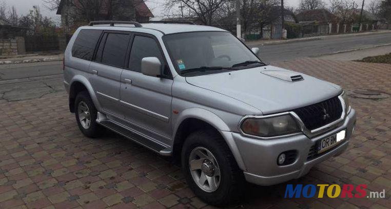2004' Mitsubishi Pajero Sport photo #1