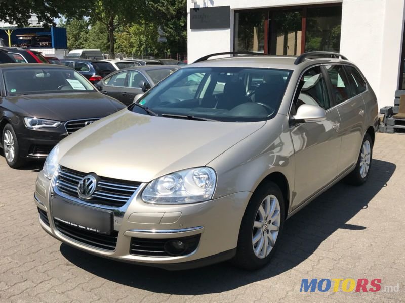 2009' Volkswagen Golf photo #3